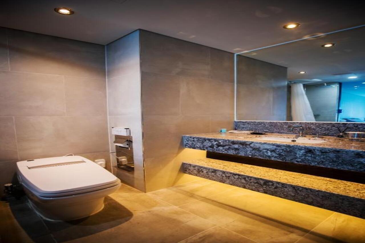 Gloucester Hotel Чеджудо Экстерьер фото