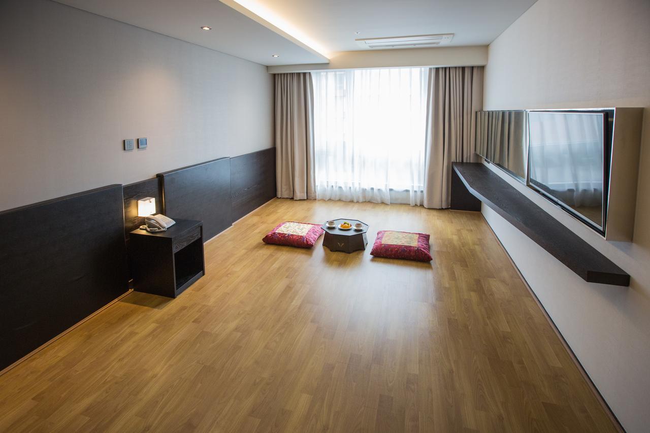 Gloucester Hotel Чеджудо Экстерьер фото