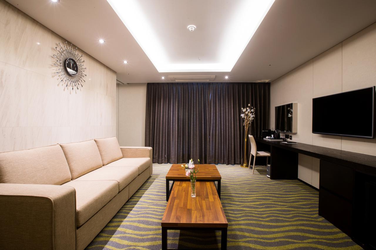 Gloucester Hotel Чеджудо Экстерьер фото
