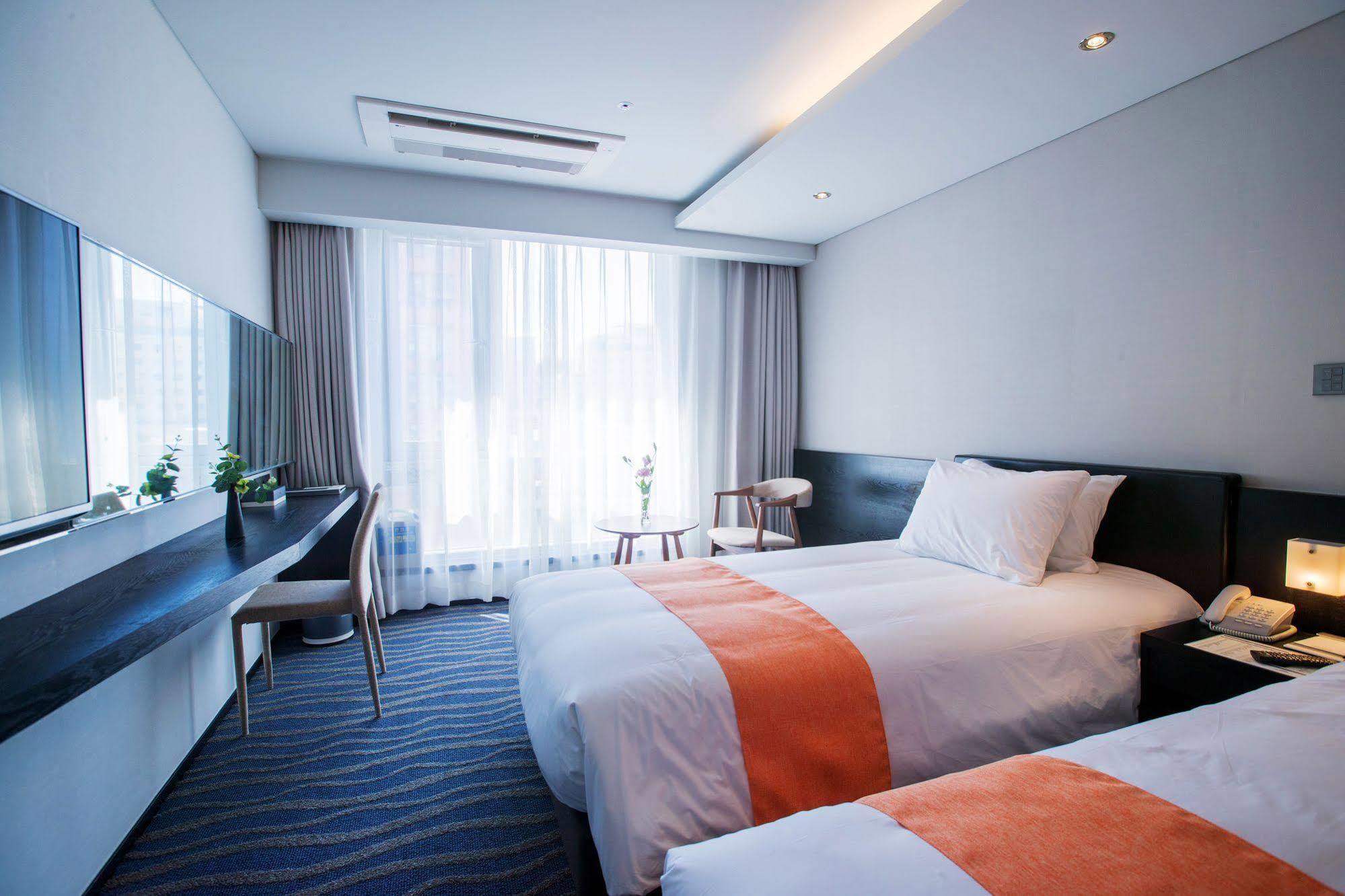Gloucester Hotel Чеджудо Экстерьер фото