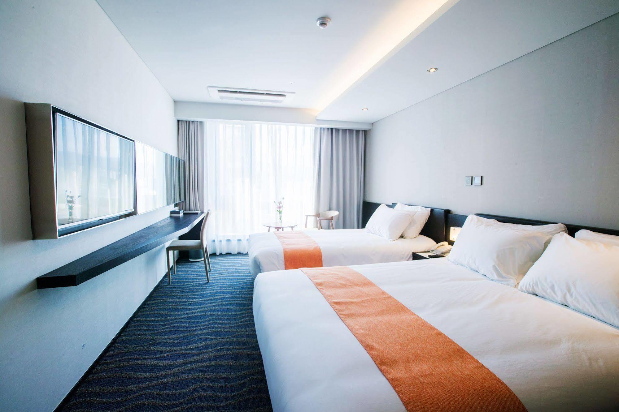 Gloucester Hotel Чеджудо Экстерьер фото